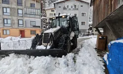 Trabzon'un Yüksek Kesimlerinde Kar Yağışı: 18 Mahalle Yolu Kapandı