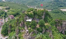 Ordu’da 2 Bin 500 Yıllık Ünye Kalesi Ziyaretçi Akınına Uğruyor