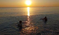 Samsun Valiliği'nden Denize Girmeyin Uyarısı: Karadeniz'de Dalga Tehlikesi!