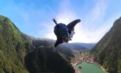 Uzungöl’de Adrenalin Zirvede: Gökyüzünde Görsel Şölen