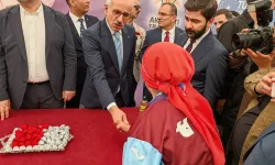Trabzon’da Bayramlaşma Yoğunluğu: Uraloğlu Ceketi Çıkardı