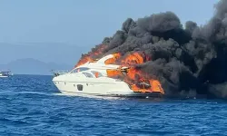 Bodrum Türkbükü’nde Demirli Motoryatta Yangın Çıktı: 4 Kişi Tahliye Edildi, Motoryat Battı
