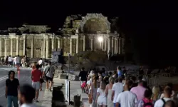 ANTALYA’YA 1 GÜNDE 102 BİN 6 YABANCI TURİST GELDİ
