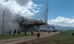 Çaykara'da Yayla Camiinde Yangın: İtfaiye Müdahale Etti, Hasar Oluştu