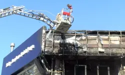 Pendik’te Otluk Alanda Başlayan Yangın Sıfır Araç Bayisine Sıçradı
