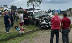 Arsin’de Beton Mikseri ile Kamyonet Çarpıştı
