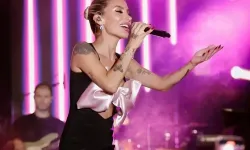 İrem Derici 40 Dikişle Sahneye Çıktı