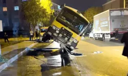 Avcılar’da Çekiciden Düşen Minibüs Yola Devrildi
