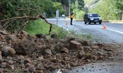 Trabzon'da Sağanak Yağış Toprak Kaymasına Yol Açtı