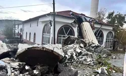 Ayaş’ta Fırtına Camii Minaresini Yıktı, Cemaat Kurtuldu