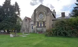 İngiltere’de Kilise Duvarında Mumyalanmış Kedi Bulundu