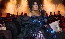 Bülent Ersoy’a Yemek Yedirildiği Anlar Gündem Oldu