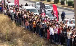 Mersin’de İndirimli Mağaza Açılışında İzdiham Yaşandı