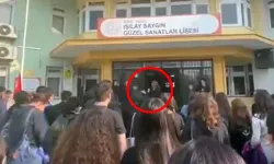 İzmir’de Lise Müdüründen Andımız’a Müdahale Girişimi