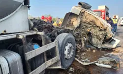 Bursa-İzmir Yolunda Süt Tankeri Tıra Çarptı: 1 Yaralı