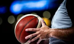 Samsun’daki Basket Maçında Oyuncu Hakeme Saldırdı