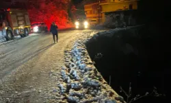 Şalpazarı’nda Buzlanma Kazaya Neden Oldu: Araç Dereye Düştü