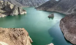 Artvin Yusufeli Barajı’nda Su Çekildi, Kale Ortaya Çıktı