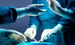 Ameliyat Sırasında Kalp Krizi Geçiren Doktor Öldü