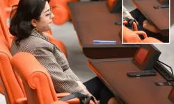 Öznur Bartın’ın Meclis’teki Hareketi Dikkat Çekti