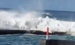 Tenerife’de Dev Dalgalar 3 TuristiYuttu