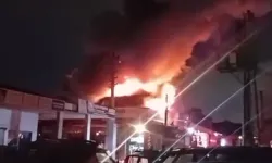 Sakarya Arifiye’de Hırdavat Dükkanı Alevlere Teslim Oldu