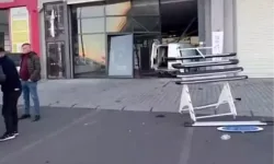 Diyarbakır’da Araç İş Yerine Daldı