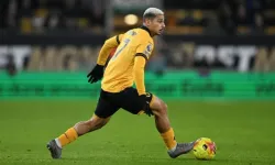 Galatasaray Orta Sahaya Andre Hamlesi Yapıyor