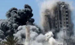 Gazze’de Fırtına Hasarlı Binaları Yıktı