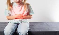 Uzman Uyardı: Çocuklarda Karın Ağrısının 3 Büyük Nedeni