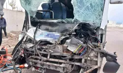 Kayseri İncesu’da İşçi Servisi Tıra Çarptı