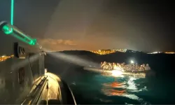 İzmir Açıklarında Sürüklenen Botlardan 68 Kişi Kurtarıldı