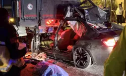 Adana Yüreğir’de BMW Kamyona Çarptı: 1 Ölü