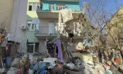 Mahalleli Kokudan İsyan Etti, Evden 10 Kamyon Çöp Çıktı