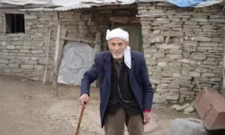 Rüstem Dede 50 Yıldır Sadece Çay ve Gofretle Yaşıyor