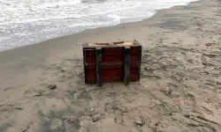 Samsun Sahilinde Bulunan Gizemli Sandık İncelemeye Alındı