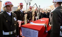 Şehit Cenazesinde Babanın Terlikli Hali Yürekleri Dağladı