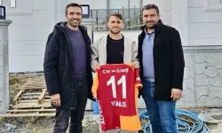 Yunus Akgün Yeni Villasıyla Ve Formasıyla Poz Verdi