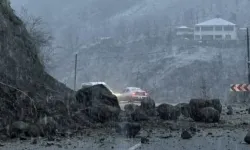 Şalpazarı Beşikdüzü Yolu Heyelan Nedeniyle Kapandı