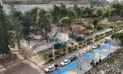 Adana’da Menderes Bulvarı’nda Kaçak Yapılar Yıkılıyor