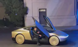 Elon Musk Direksiyonsuz Yeni Tesla Modelini Tanıttı
