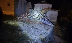 Selendi’de Fırtına Nedeniyle Cami Minaresi Devrildi