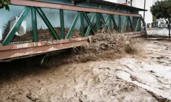 Mersin’de Sağanak Yağış Hayatı Olumsuz Etkiledi