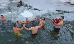 Rize’de Kış Yüzme Şenliği Nefes Kesti