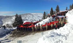 Trabzon Sis Dağı’nda 350 Metrelik Bayrakla Anlamlı Yürüyüş