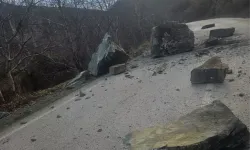 Tokat Turhal’da Heyelanla Kapanan Yol Açıldı