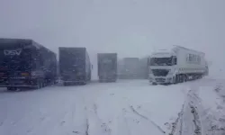 Kayseri’de Yoğun Kar Nedeniyle Kara Yolları Kapandı