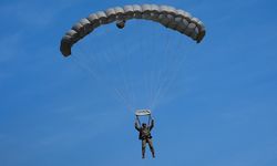 Türk Hava Kuvvetlerinden Nefes Kesen Paraşüt Eğitimi