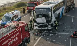 Trabzon İstikametine Giden Otobüs Tıra Çarptı