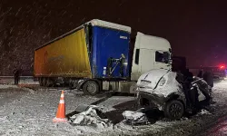 Erzurum’da Tırla Çarpışan Araçta 4 Kişi Hayatını Kaybetti